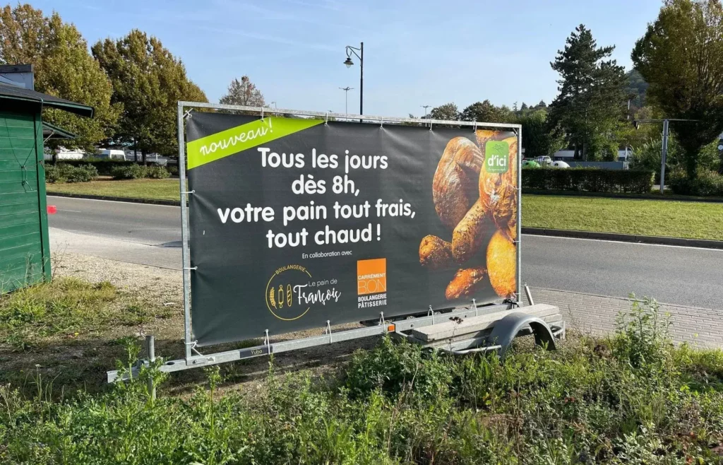 affiche publicitaire en ville