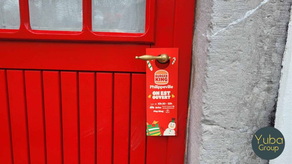 Publicité originale : accroches portes