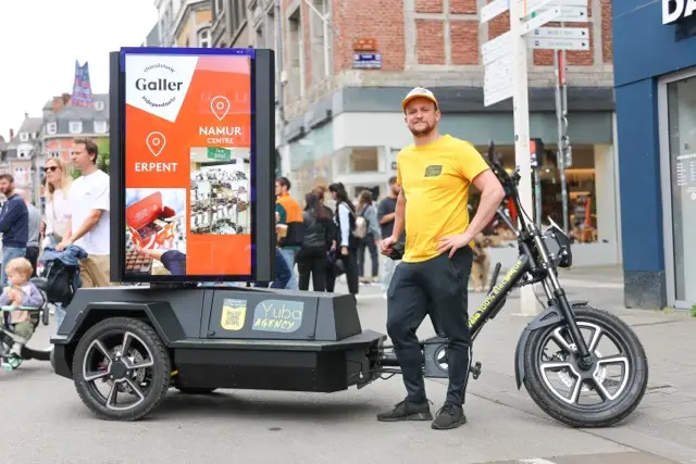 vélo publicitaire avec écrans à Namur