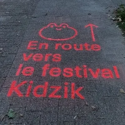 Chalk-tag coloré pour le festival Kidzik à Louvain-la-Neuve