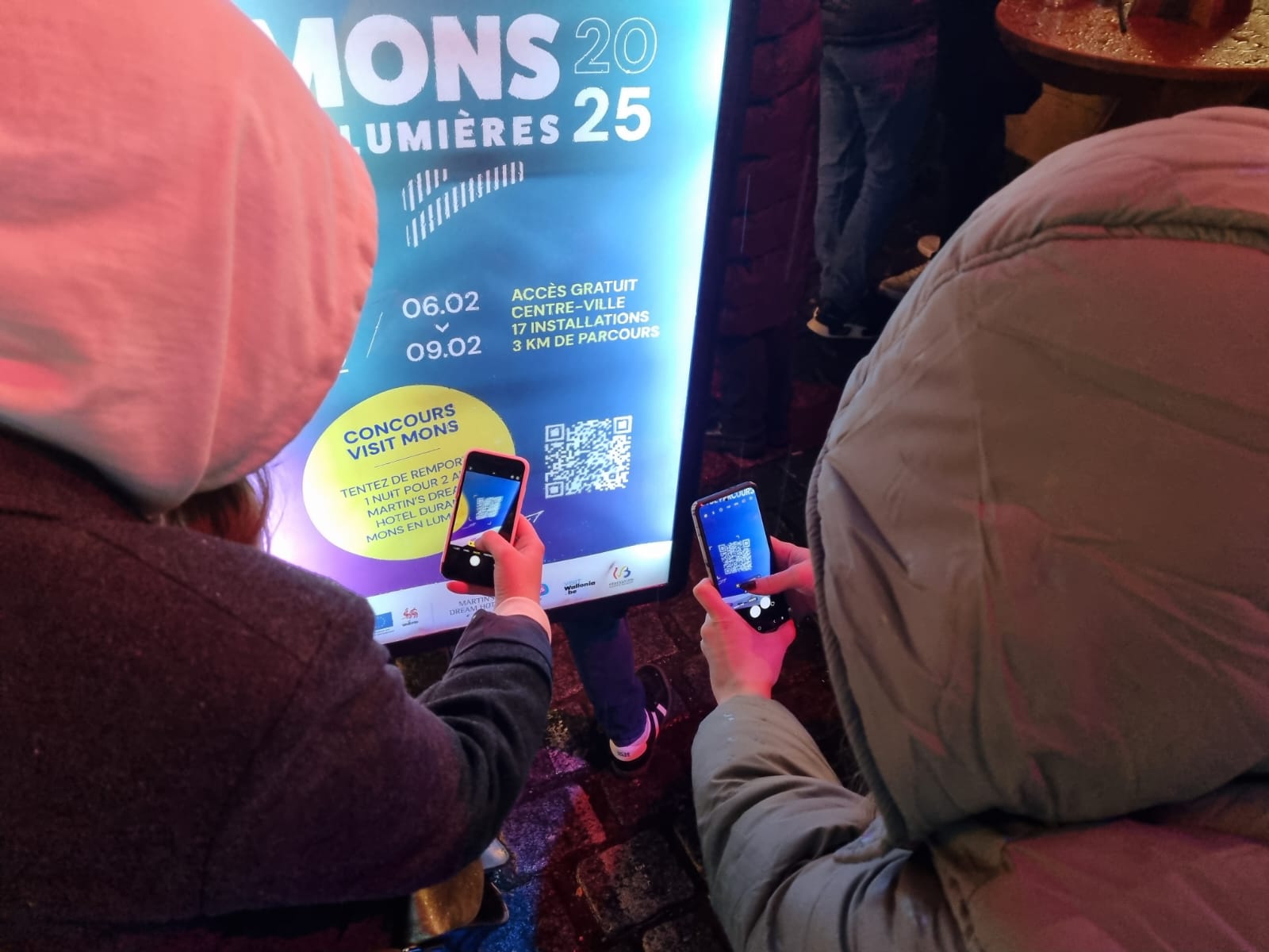 annonce mons en lumière, scan de QR code