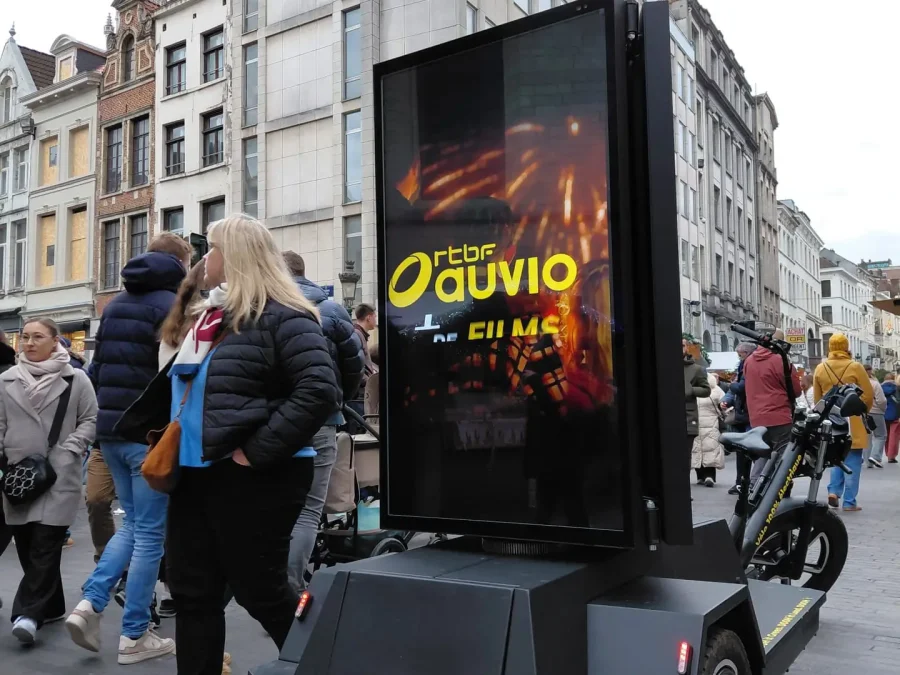 Screenbike en diffusion sur une place publique