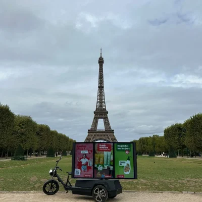 Vélo vidéo devant la tour Eiffel pour l'ouverture de Primaprix